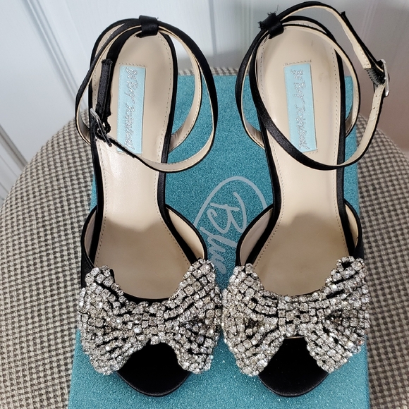 Betsey Johnson "Heidi" 7.5 Black Satin Heels with Silver Rhinestone Bow - Picture 5 of 5